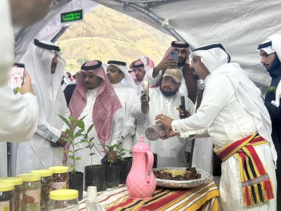 محافظ رجال ألمع يدشن فعاليات مهرجان البن الأول