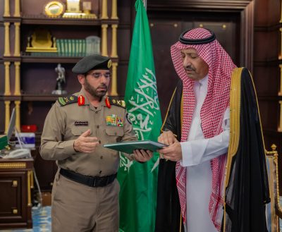 أمير الباحة يستقبل مدير شرطة المنطقة ويتسلم التقرير السنوي لعام 2023